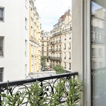 Bright Studio Near The Marais Parigi